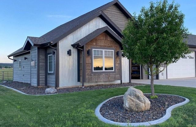 Luxury Ranch Stay - Horse and Cattle