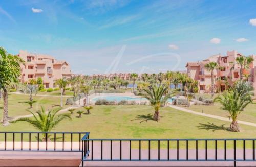 Luxury Renovated Apartment Stunning Views Pool and Golf resort 5star