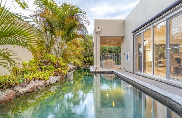 Luxury resort style villa pool by Custom Bnb Hosting