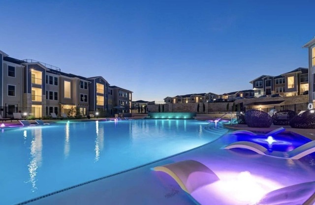 Luxury Resort Style Apt near Six flags/sea world!