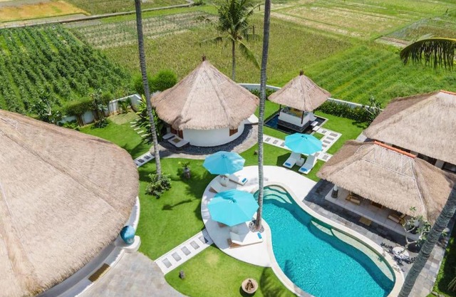 Luxury resort style Villa!