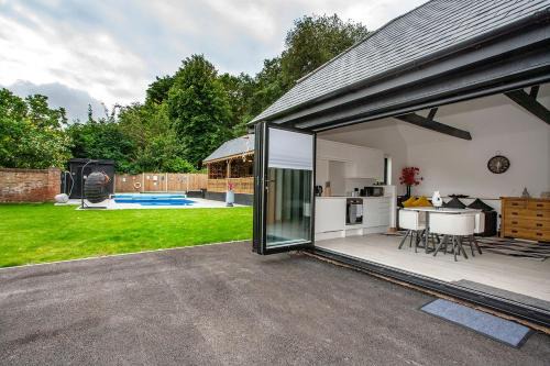 Luxury retreat 32c pool jacuzzi games bar oasis