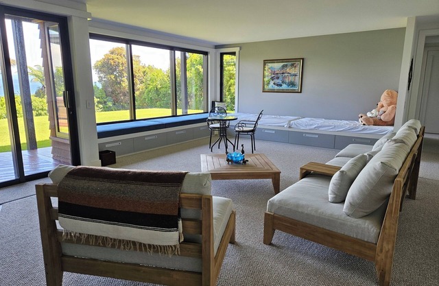 Luxury retreat for two beside the great lake