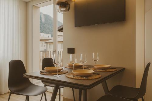 Luxury Retreat in Iseo - Jacuzzi, Balcony & Wi-Fi in the Heart of Town