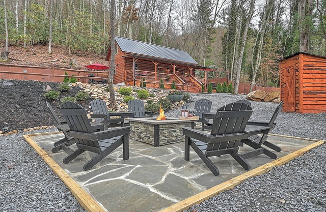 Cozy Cabin with Hot Tub Monarch Mountain Cabin A