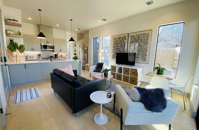 Luxury retreat near downtown and everything cool in Austin
