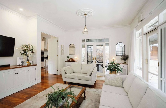 Luxury Retreat: Pool, Fireplace & Parking