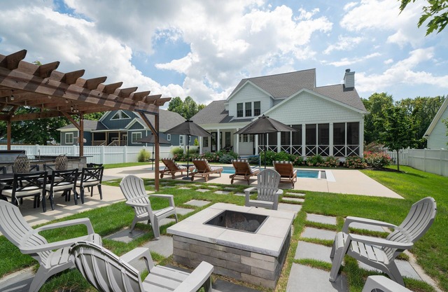 Luxury Retreat w/Pool, Hot Tub, Outdoor Kitchen & Fire Pit