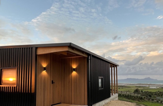 Luxury Retreat with big sea views 90 minutes from Auckland