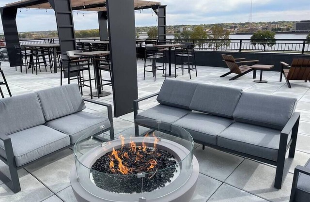 Luxury River-Front Handicap Accessible Studio Apt