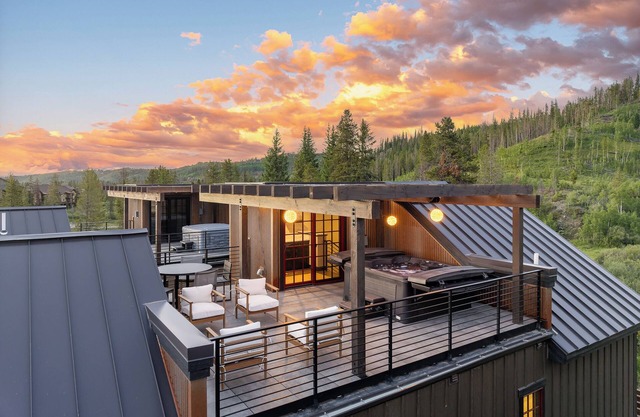Luxury River Front Villa 110 I Rooftop Lounge I Hot Tub I Great Views I Discounted Attractions