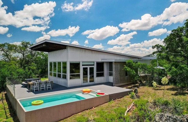 Luxury Riverfront Retreat - 6 Cabins|Pool