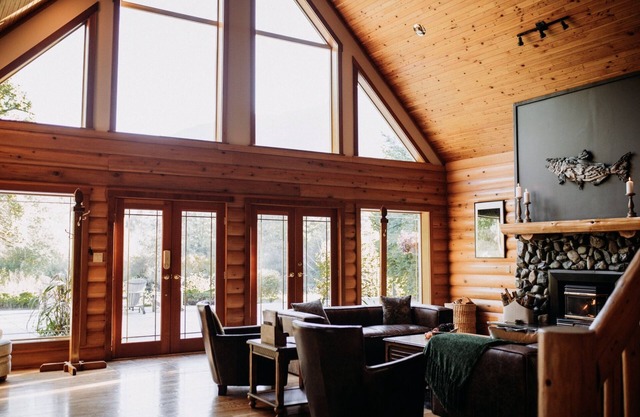 Luxury Riverside Lodge Sleeps 10 - 4 ensuite bedrooms