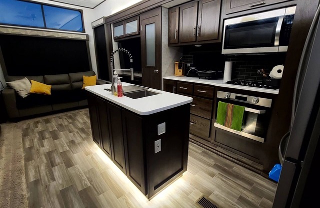 Luxury RV with full kitchen sleeps family of 6 inside fenced property
