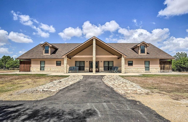 Luxury San Antonio Retreat: 110-Acre Private Ranch