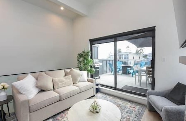 Luxury Saratoga Beach Town Home