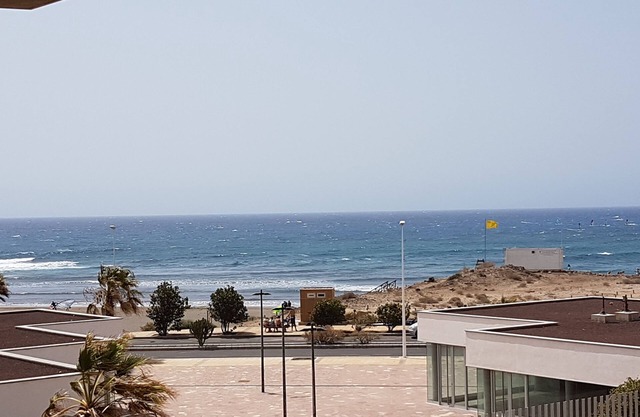 Apartamento de lujo en primera linea de mar (wifi gratis y piscina comunitaria)