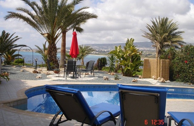 Lujosa villa de 3 dormitorios frente al mar, piscina privada, TV vía satélite y Wi-Fi