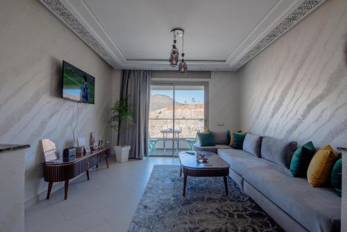 Luxury Seafront Apartment 99sqm with 2 Bedrooms and Wi-Fi Unlimited