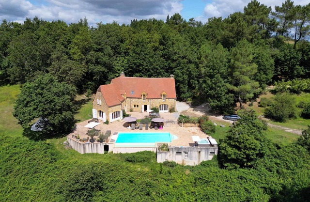 Chateau in secluded luxury with Pool & Hot Tub