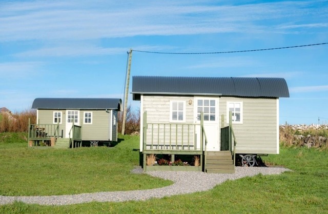 Luxury Shepherds Hut & Hot tub