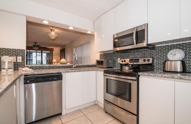 Luxury Shorewalk Water Front 2 Bedroom 2 Bathroom 3Mins IMG 5 Mins Beach