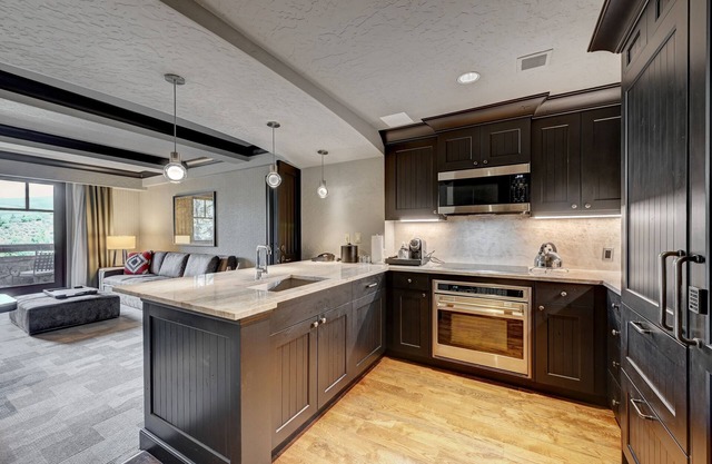 Million $ 2BR Luxury Resort Ski-in / out Residencia ★★★★★ Ritz-Carlton BG