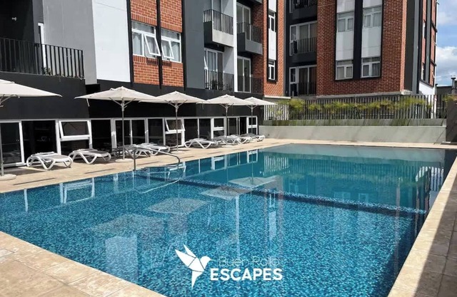 Luxury Skyline City View KING Bed FREE Pool & Gym