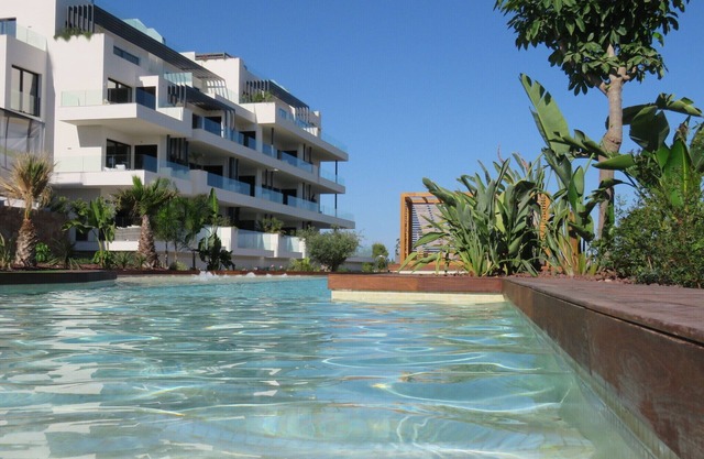 Luxury south facing 3 bedroom apartment in Las Colinas Golf