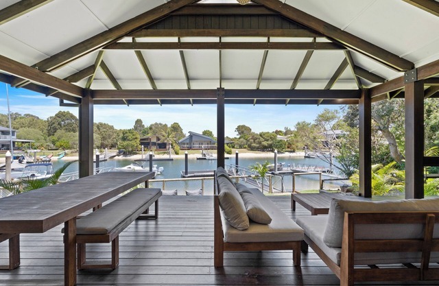 Luxury South Stradbroke Island Escape 4 Bed with Pool