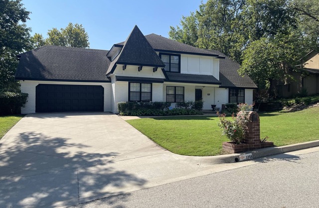 Luxury Southern Hills Home w/Pool great place for staycations,,,