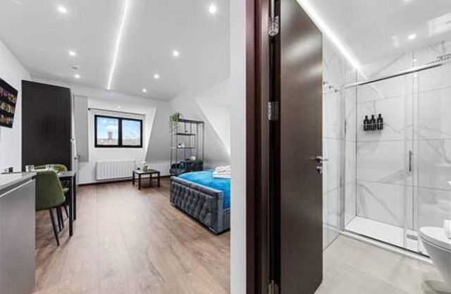 Luxury Spacious 2 Person Suite in North London
