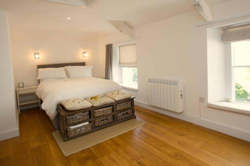 Luxury Spacious Cottage with River Views