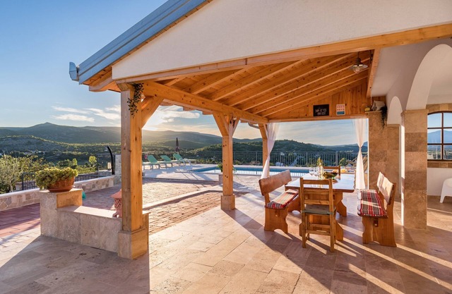 Luxury villa with heated pool & magnificent view