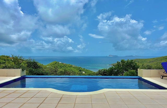 Luxury villa with stunning views in Spring Estate