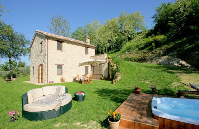 Villa en Monte San Martino con Piscina