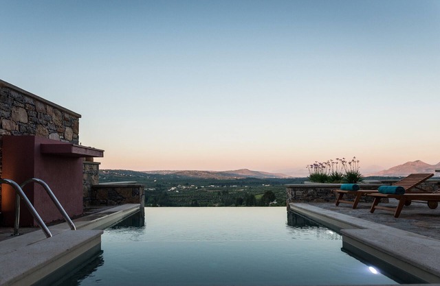 Villa de piedra de lujo, zona tranquila con vistas al mar.