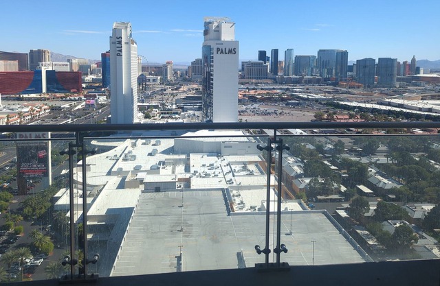 Luxury Strip View Studio Suite With Private Balcony