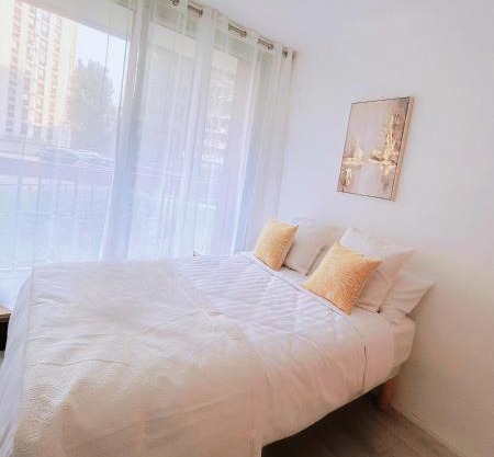 LUXURY Studio 2 steps from metro