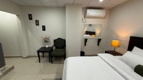 Luxury Studio Apartment Near Lahore Airport