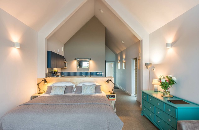 Luxury Studio Lodge with Hot Tub