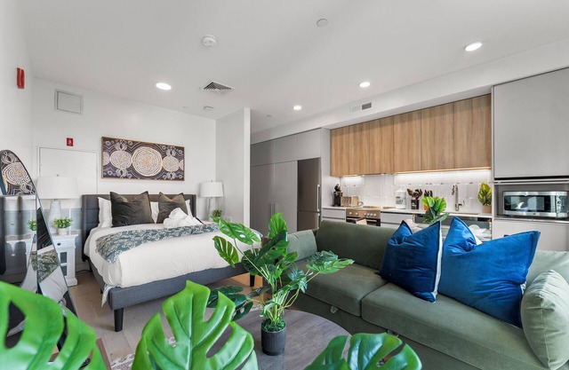 Luxury Studio Next to Broadway 2653