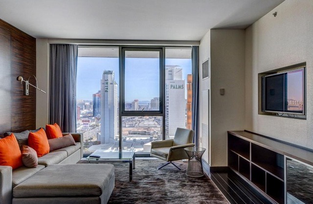 Luxury Studio STRIP VIEW NO RESORT FEE Palms Place
