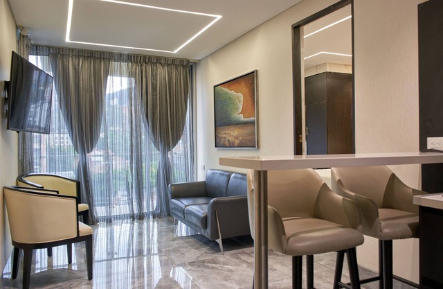 Suite de lujo con jacuzzi doble y vista