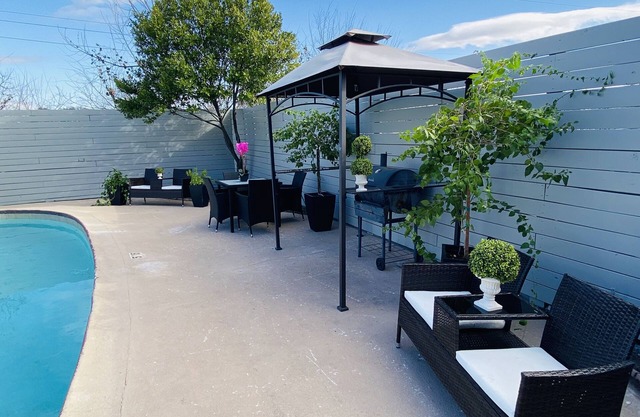 Luxury Suites, Pool, Garden, Free Breakfast, Live Music, Fun Family Activities
