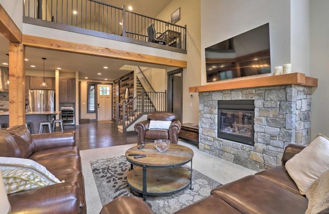 Luxury Suncadia Resort Retreat with Private Hot Tub!