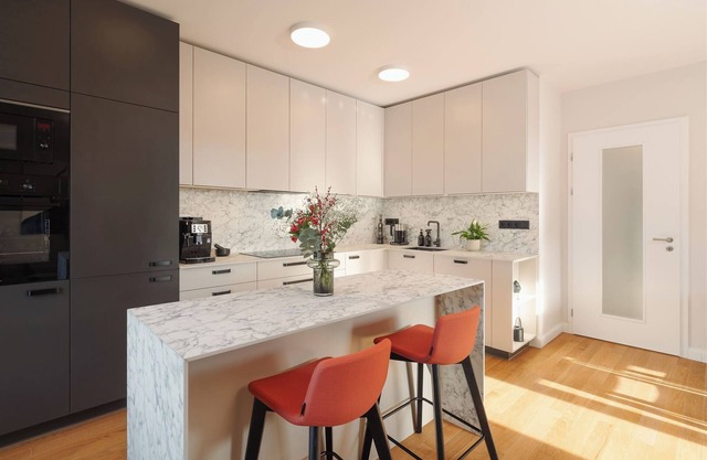Luxury Sunny Home - 2bedrooms, PS5, Garage, Balcony, Super fast Internet