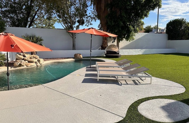 LUXURY Sunny Days Scottsdale! Great Location+ NO FEE Heated Saltwater Pool!