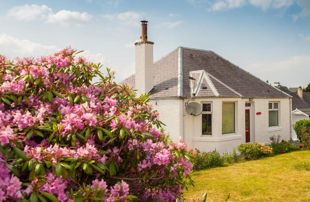 Luxury Super Central Cottage with a Hot Tub/Gym