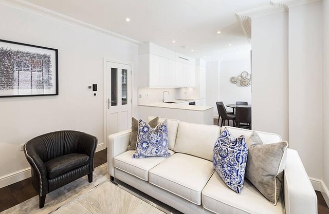 Luxury Three Bedroom - Flat 132 (Lower Ground Floor)